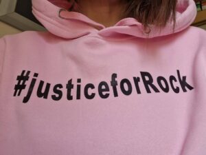 Hanorac pe care scrie Dreptate pentru Rock