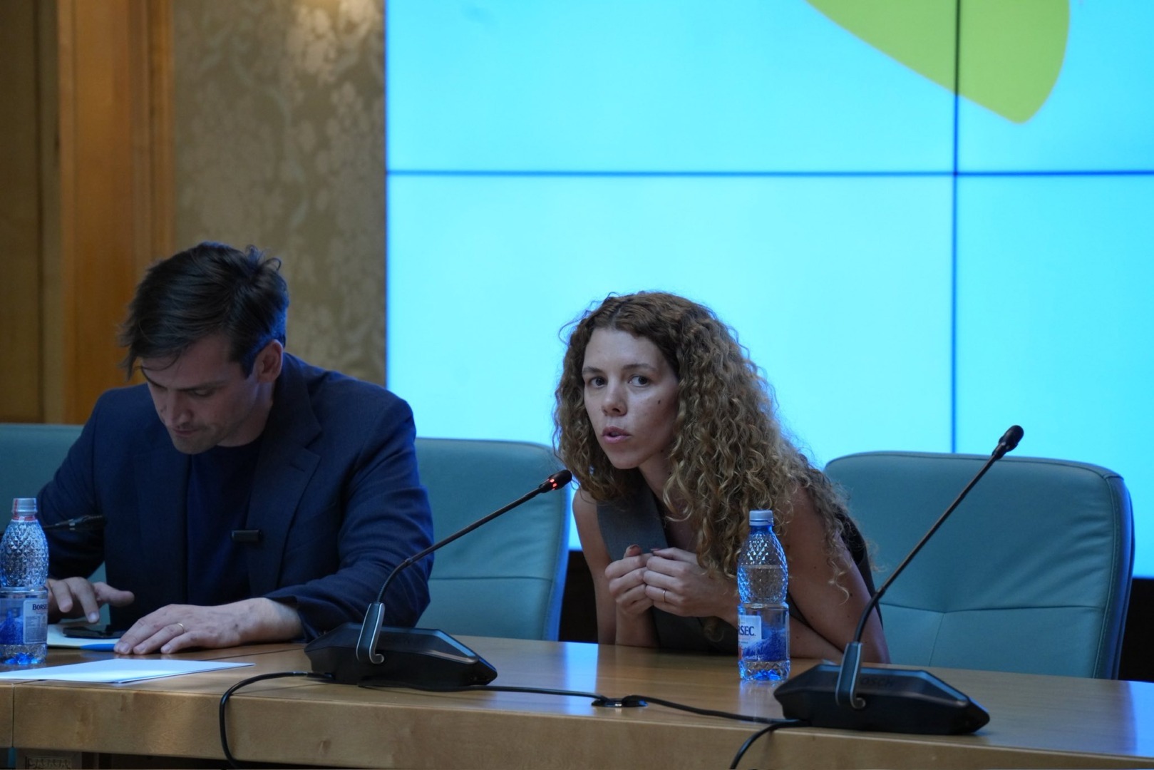 Hilde Tudora (director Protecția Animalelor Ilfov), alături de deputatul Andrei Baciu