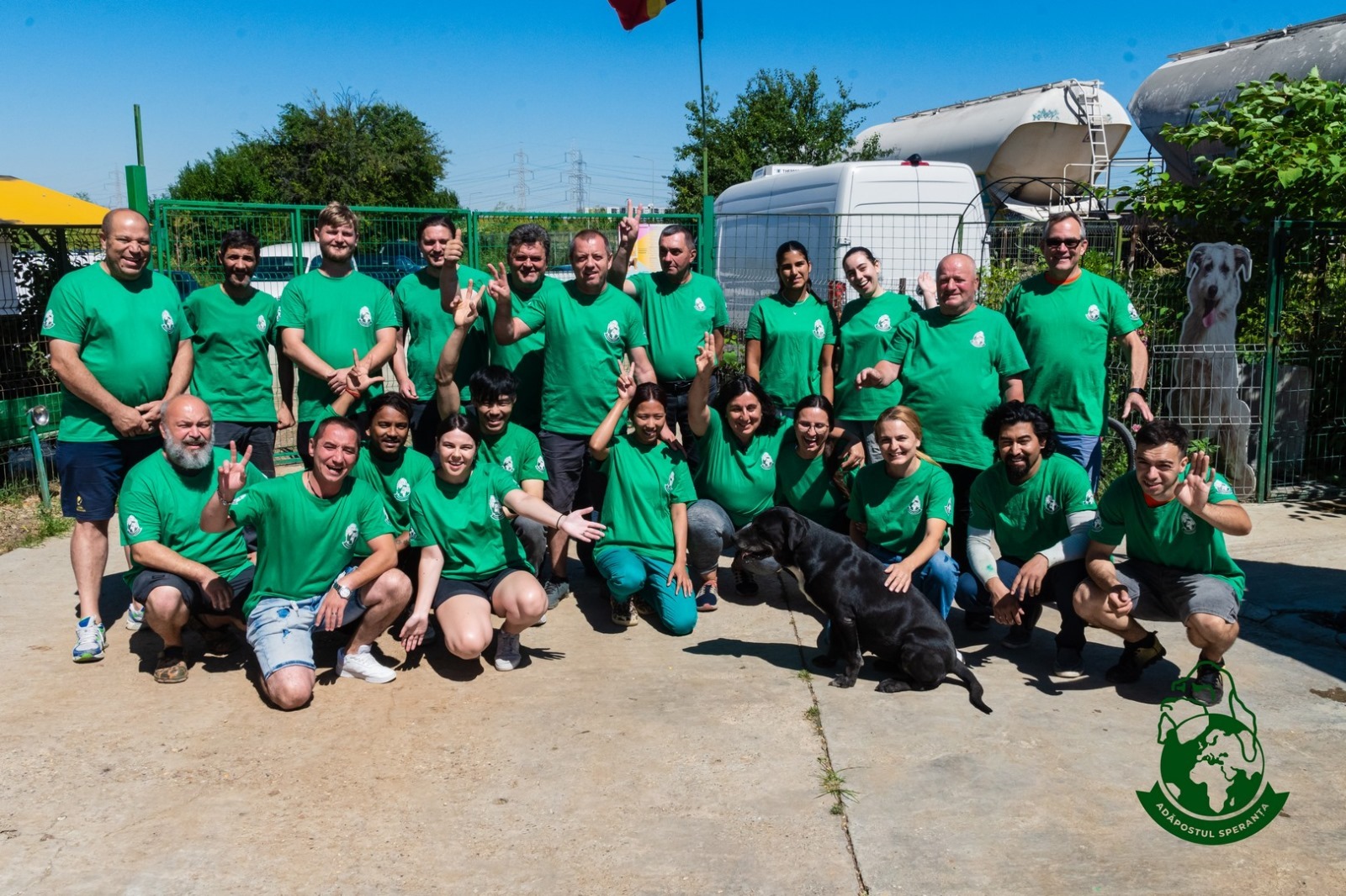 Echipa Adapostul Speranta cu Animal Society