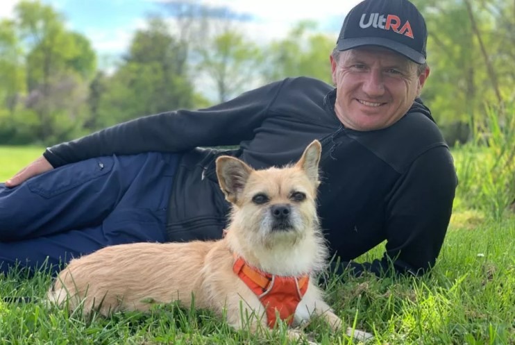 catelusa Gobi si stapanul ei