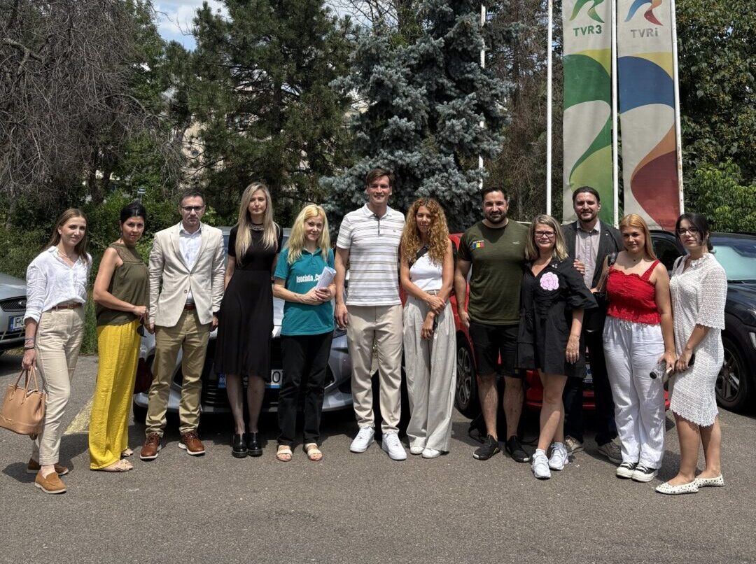Reprezentanți ai autorităților și ONG-urilor din domeniul protecției animalelor, în fața Televiziunii Române