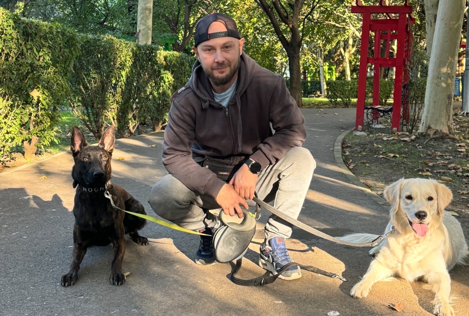 Dresaj Dresor Laurentiu Negrau alaturi de doi caini