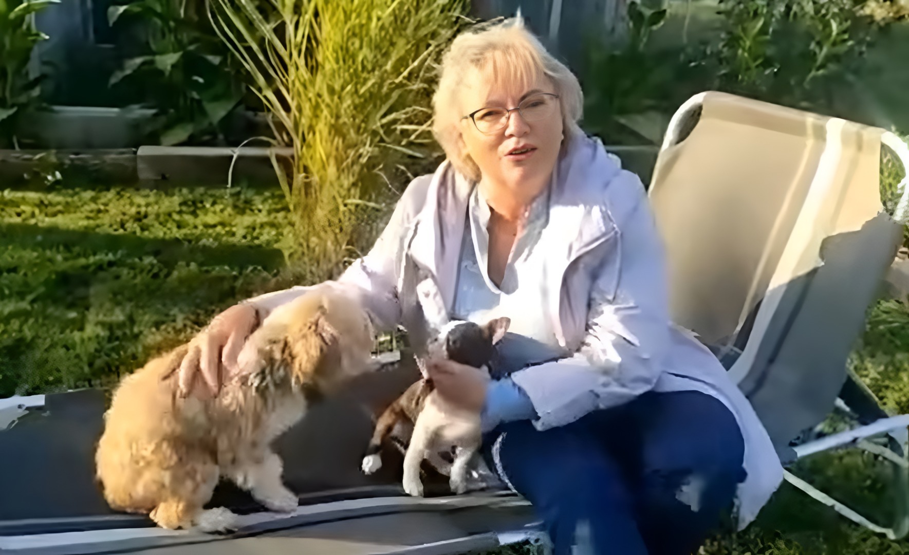 Margita Balaštíková, politician din Cehia, alături de doi căței