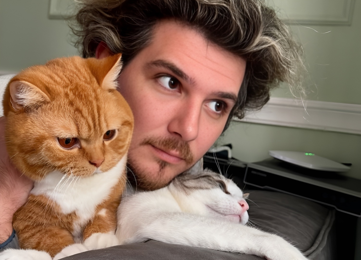 Cuza alături de motanii lui