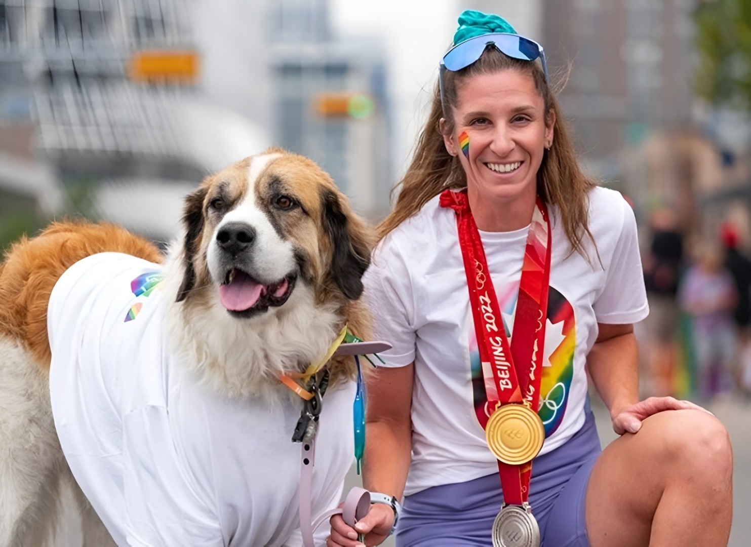 Ivanie Blondin, patinatoare de viteză de trei ori participantă la Jocurile Olimpice, alături de câinele ei