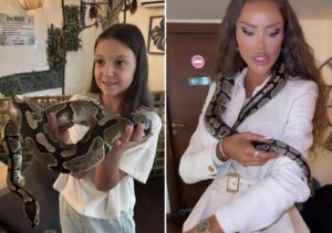 Bianca Dragusanu si fiica ei cu sarpele in brate