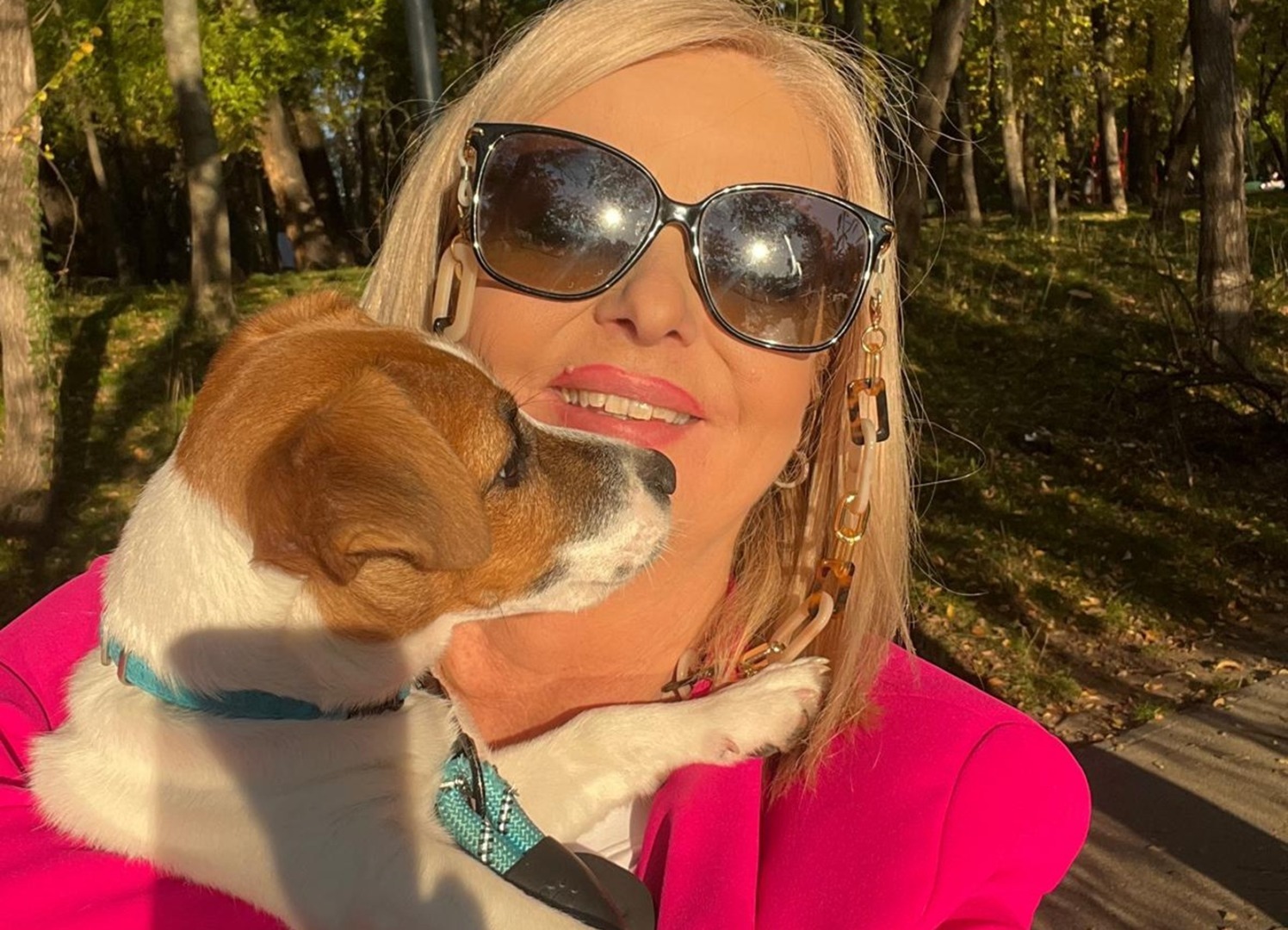 Iuliana Marciuc alături de câinele ei