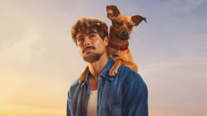 Pedro, personajul principal, alături de câinele lui, Caramelo