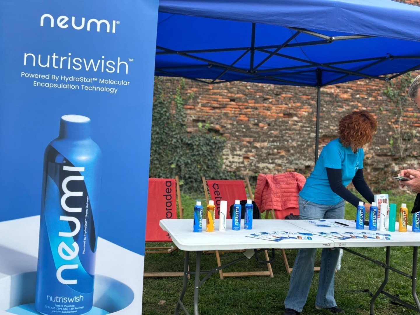 Stand cu suplimente Neumi