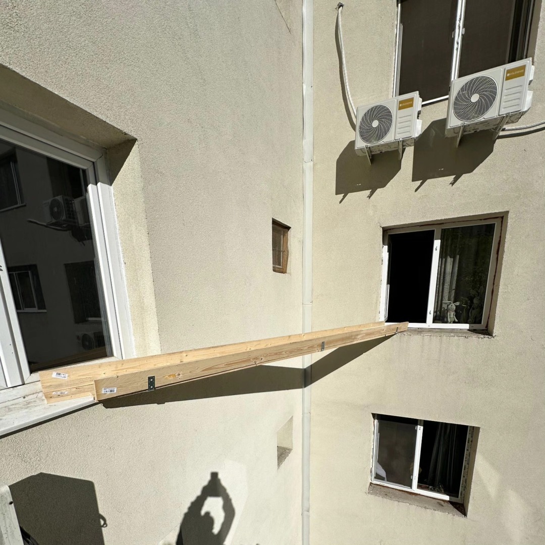 pod construit de autoritati pentru animalele ramase captive in blocul explodat