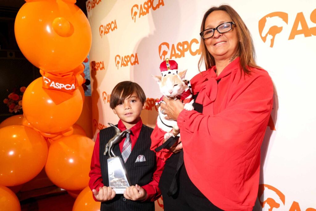 Zayin, Peaches și mama lui Zayin