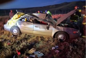 Accident: mașină răsturnată pe un câmp