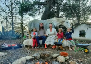 copii crescuti de parinti in padure