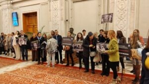 Protest în Parlamentul României pentru modificarea legii protecției animalelor