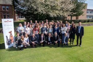 Medicii veterinari de la Royal Canin Weight Management Clinic