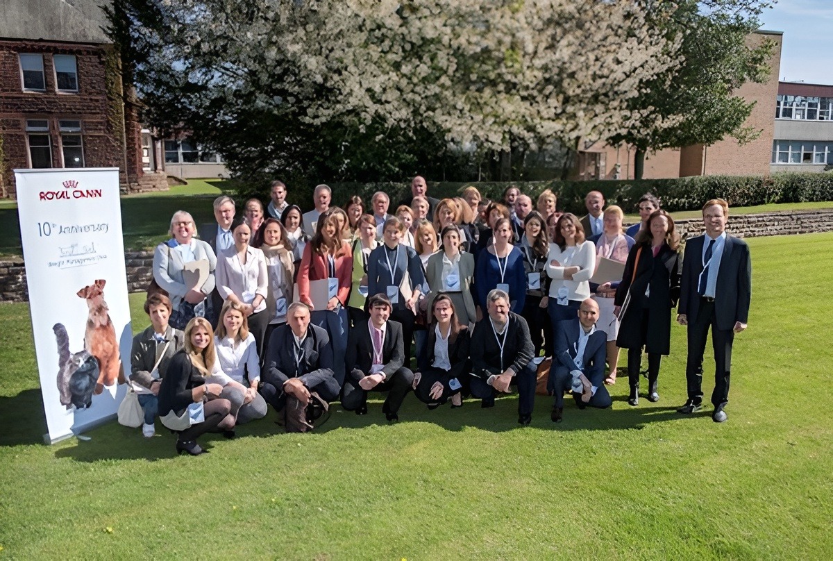 Medicii veterinari de la Royal Canin Weight Management Clinic