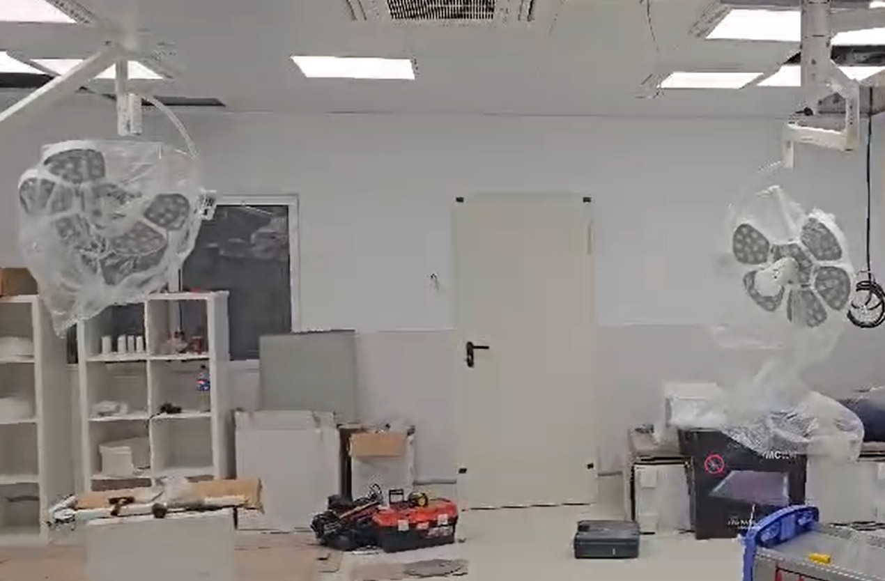 Spitalul veterinar social Sache, sala de chirurgie este aproape gata