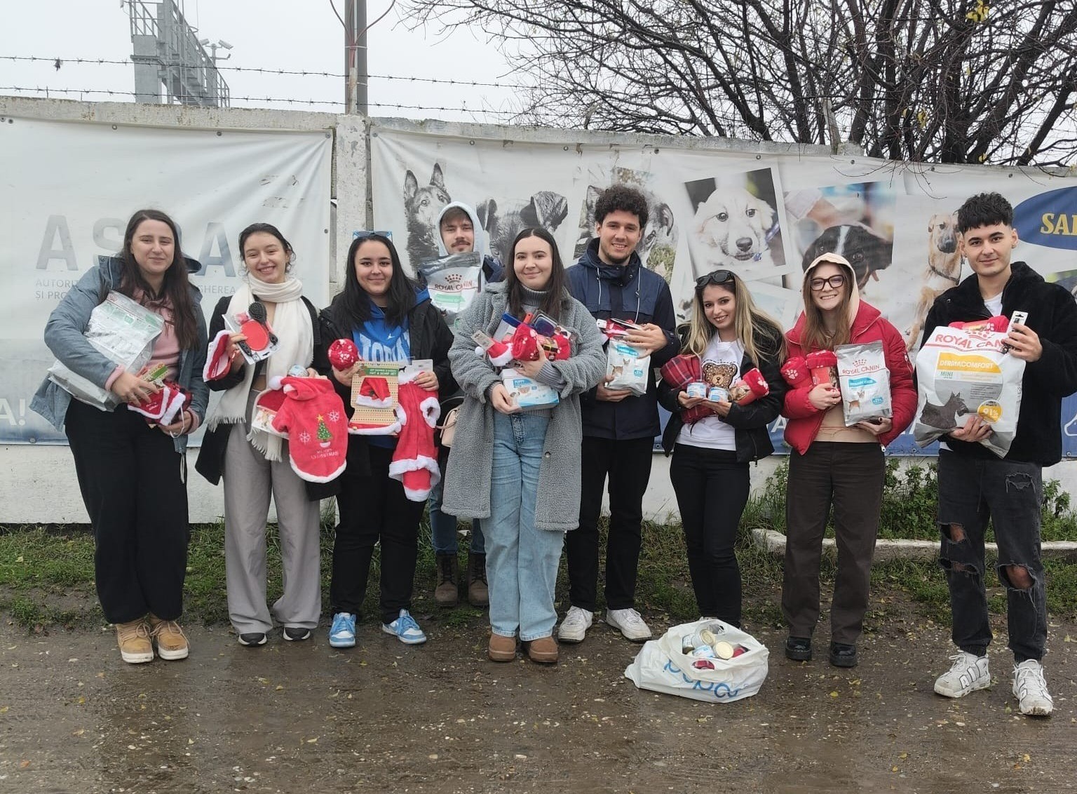 Studenții de la Facultatea de Informatică din București în vizită la Adăpostul ASPA Mihăilești