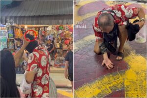 Bărbat care ia în palmă un gândac