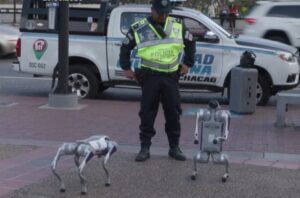 Poliția din Venezuela testează câini robot